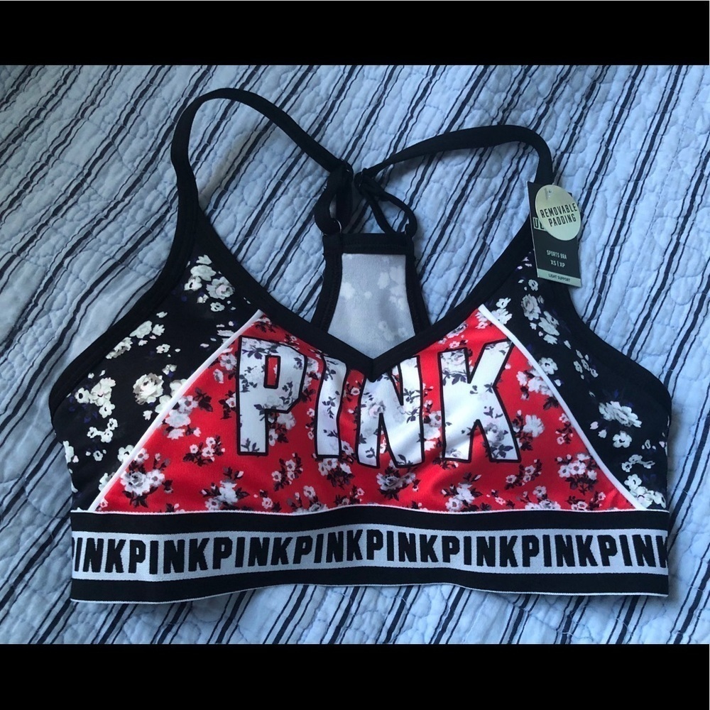 😊- NWT PINK Ultimate Sports Bra size XS light support